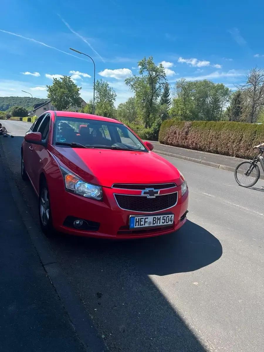 Gebraucht Chevrolet Cruze 124 PS (91 kW) 2012 Rot Limousine