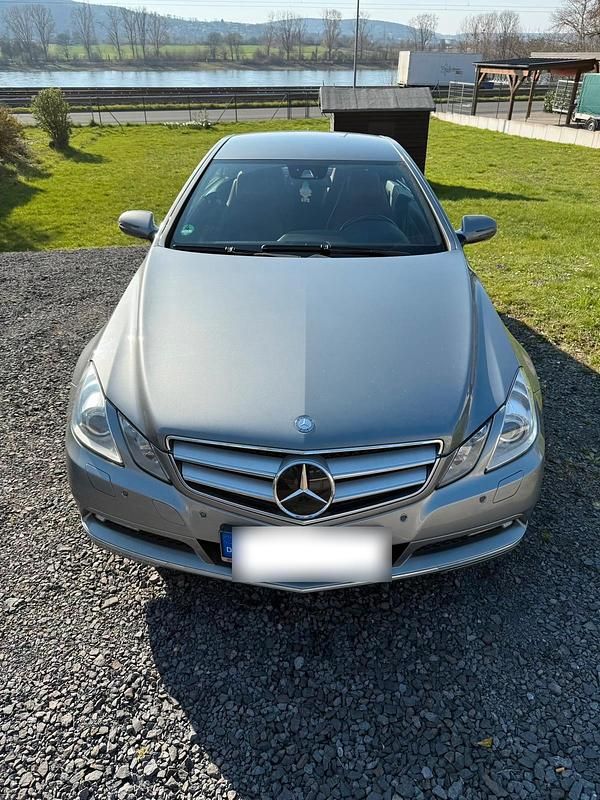 Gebraucht Mercedes E350 292 PS (214 kW) 2009 Grau Coupé