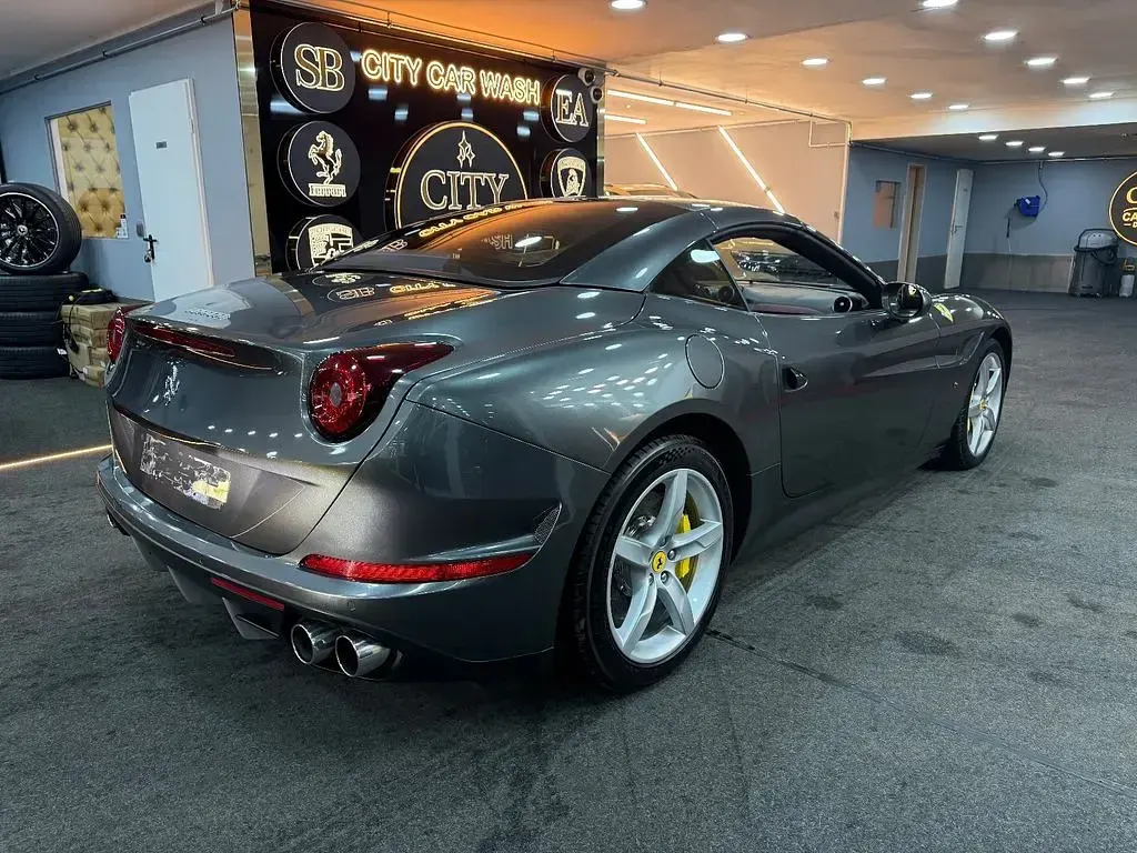 Gebraucht Ferrari California 560 PS (411 kW) 2015 Grau Cabrio