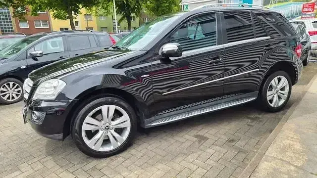 Gebraucht Mercedes ML300 204 PS (150 kW) 2010 Schwarz SUV