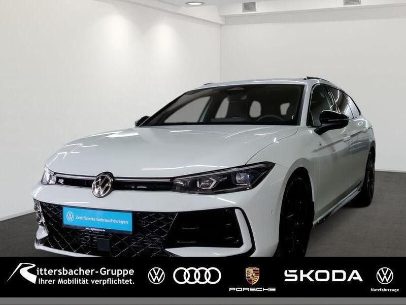(oryxweiß perlmutteffekt) Gebraucht 2024 VW Passat R-line Kombi | 44.850 € (Teuer) - Bild 1/4