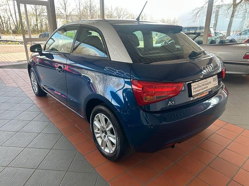 Gebraucht Audi A1 Attraction 86 PS (63 kW) 2011 Blau Kleinwagen