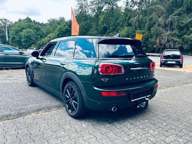 Grün Gebraucht 2019 Mini Cooper D Clubman Essential Kombi | 16.800 € (Superpreis) - Bild 1/4
