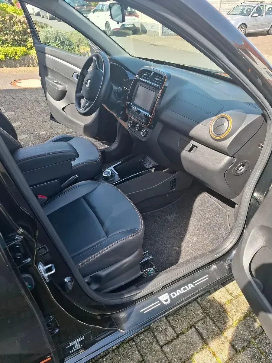 Usado Dacia Spring Comfort Plus 33 kW (45 CV) 2022 Negro Utilitario
