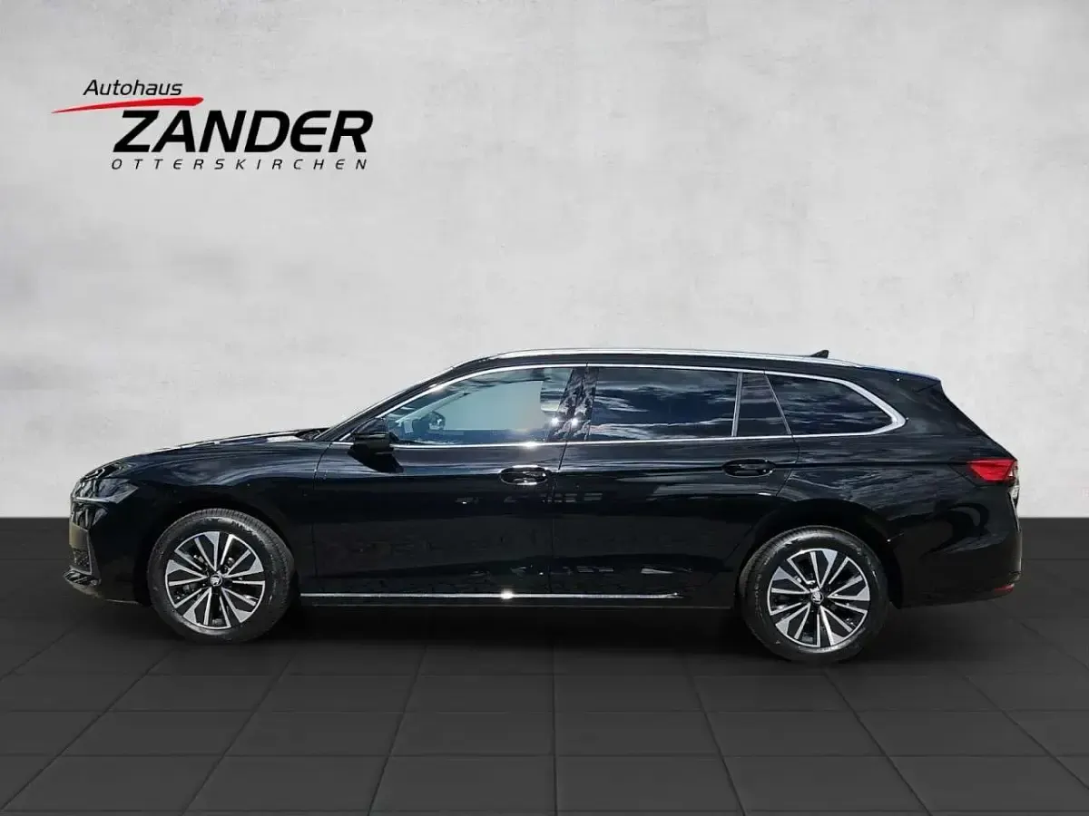 Neu Skoda Superb Selection 193 PS (141 kW) 2026 Ebony schwarz Kombi