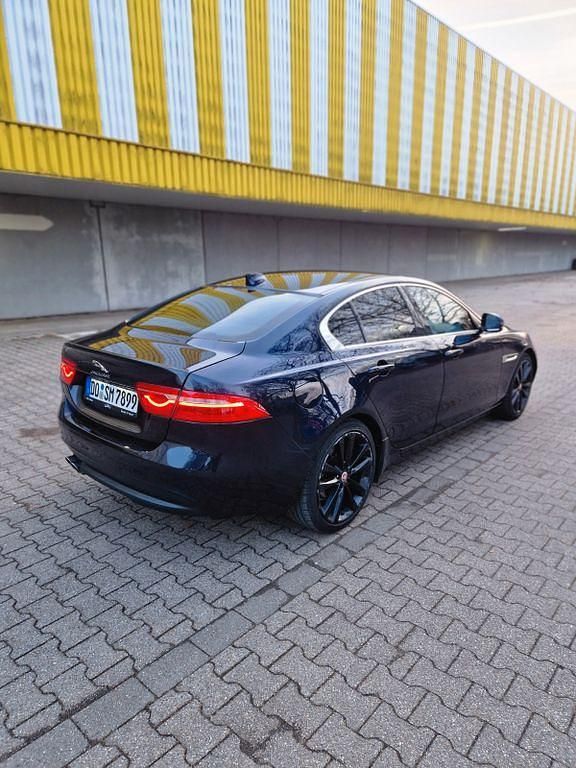 Gebraucht Jaguar XE Pure 179 PS (131 kW) 2019 Blau Limousine