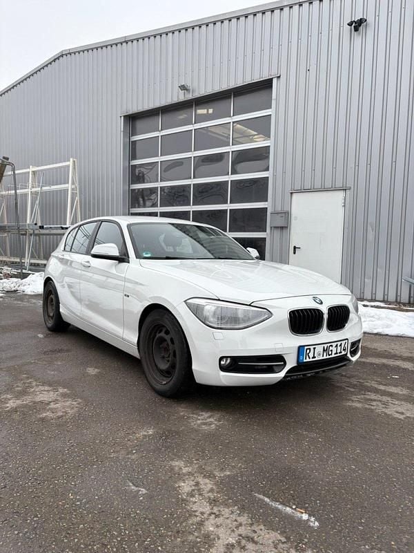 Gebraucht BMW 118 Sport Line 170 PS (125 kW) 2011 Weiß Kleinwagen