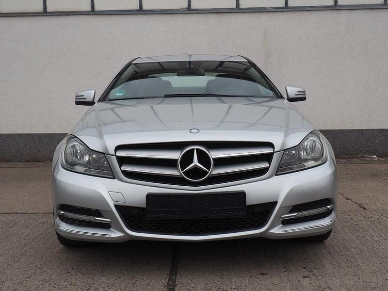 Gebraucht Mercedes C180 156 PS (114 kW) 2011 Silber Coupé