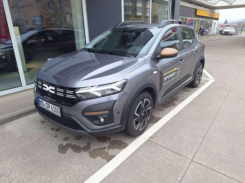 Dolomitgrau metallic Neu 2025 Dacia Sandero Extreme Kleinwagen | 20.990 € - Bild 1/4