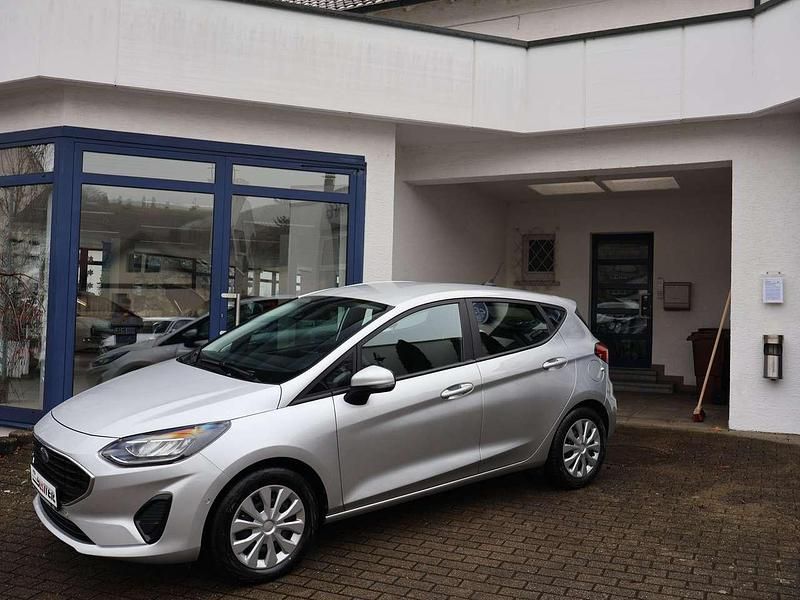 Gebraucht Ford Fiesta Cool & Connect 101 PS (74 kW) 2022 Polarsilber Kleinwagen