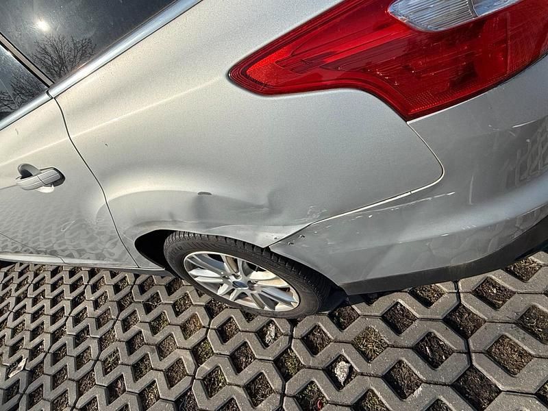 Gebraucht Ford Focus 140 PS (102 kW) 2014 Grau Kombi