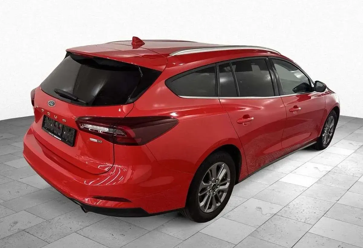 Gebraucht Ford Focus Titanium X 125 PS (91 kW) 2023 Race red Kombi