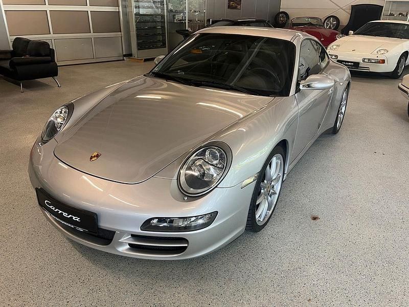 Silber Gebraucht 2005 Porsche 911 Carrera 4 Coupé | 58.997 € - Bild 1/4
