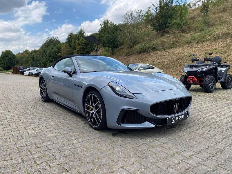 Gebraucht Maserati GranCabrio 549 PS (403 kW) 2024 Grau Cabrio