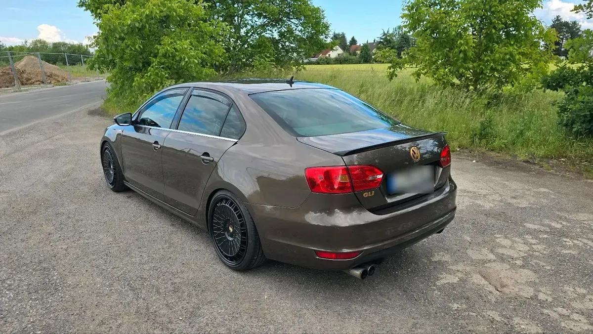 Gebraucht VW Jetta 200 PS (147 kW) 2012 Braun Limousine