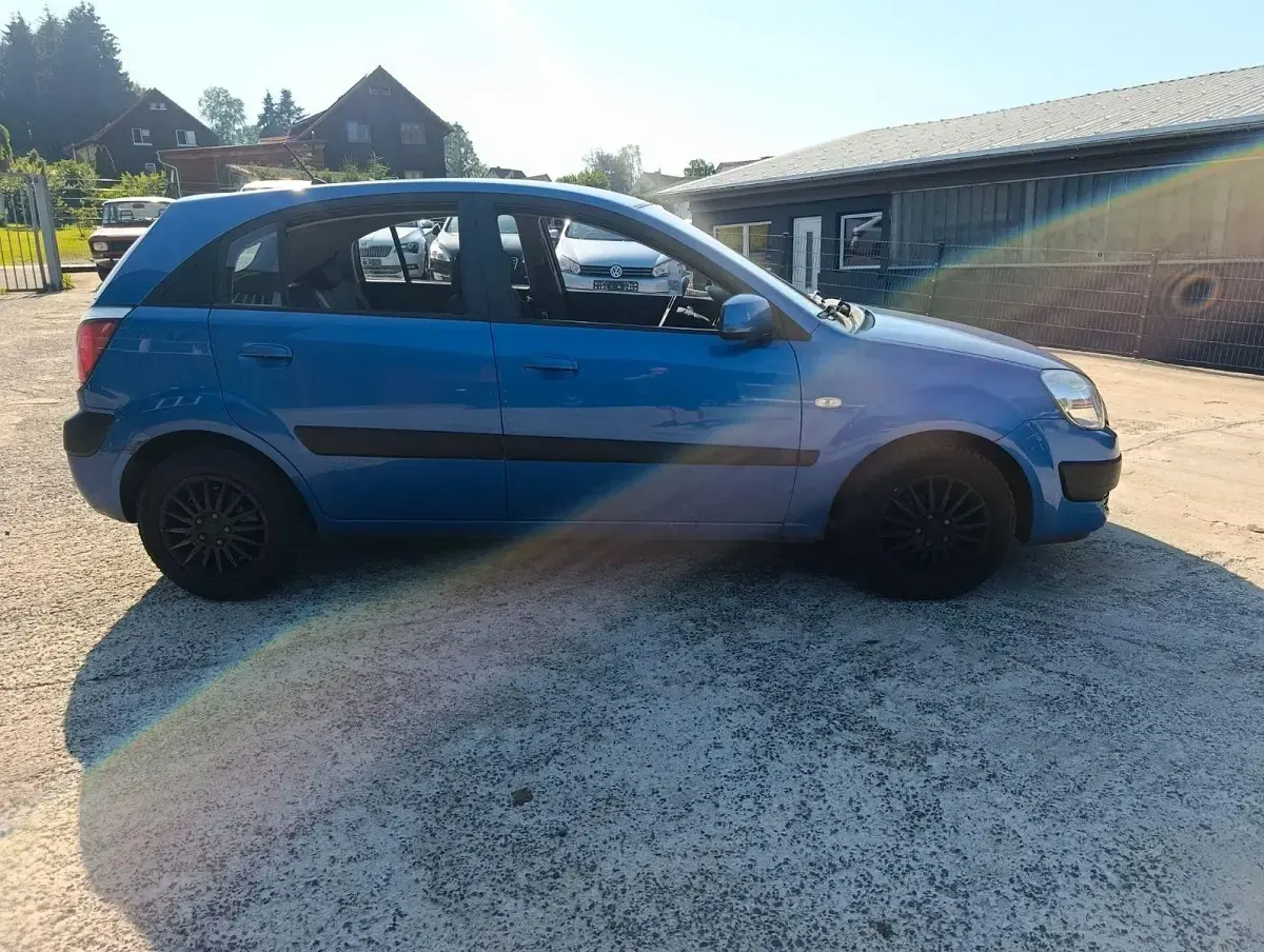 Gebraucht Kia Rio EX 97 PS (71 kW) 2009 Blau Limousine