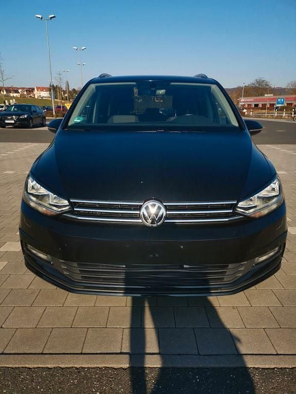 Schwarz Gebraucht 2017 VW Touran Comfortline Van / Kleinbus | 11.999 € (Guter Preis) - Bild 1/4