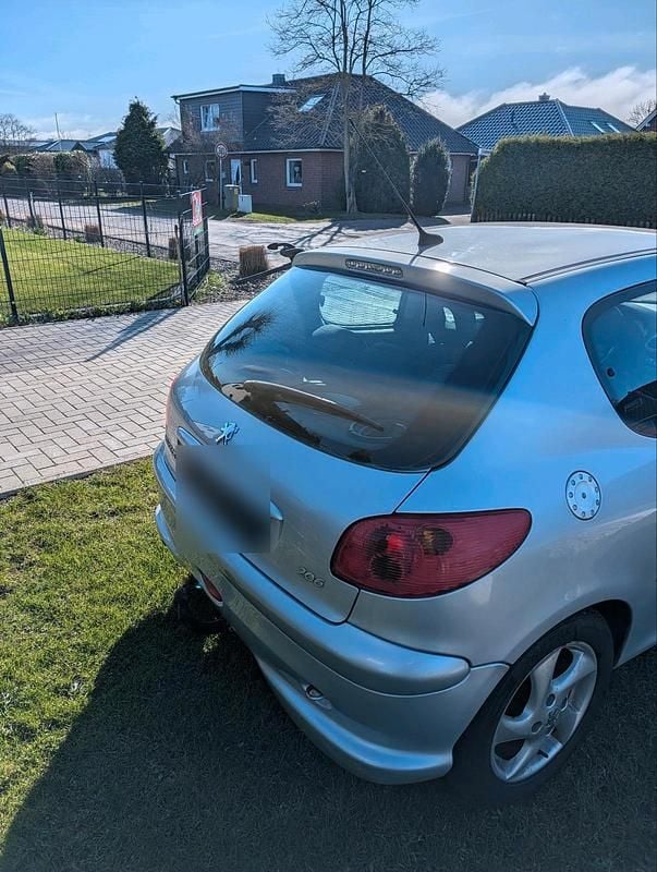 Gebraucht Peugeot 206 109 PS (80 kW) 2004 Silber Kleinwagen