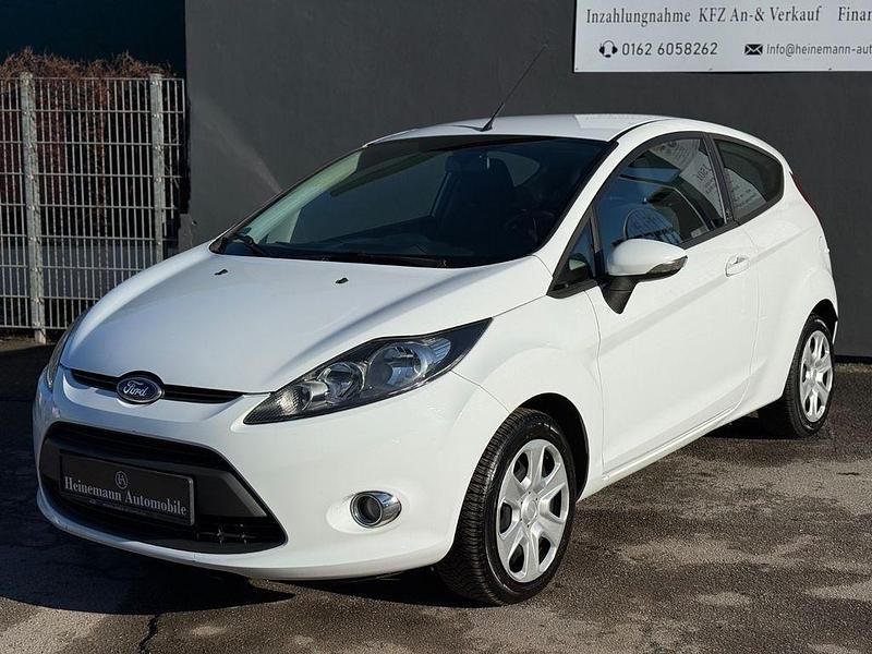 Gebraucht Ford Fiesta 82 PS (60 kW) 2012 Weiß Kleinwagen