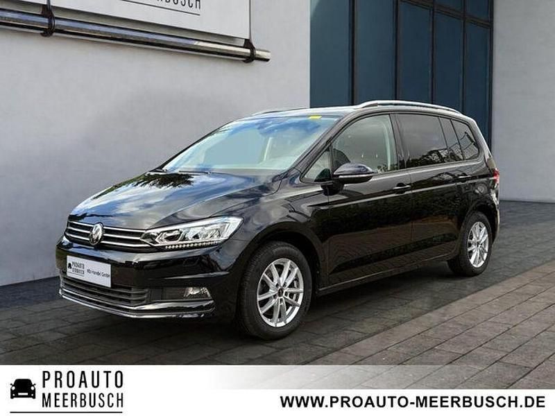 Deep black perleffekt Gebraucht 2023 VW Touran Comfortline Van / Kleinbus | 30.700 € (Fairer Preis) - Bild 1/4