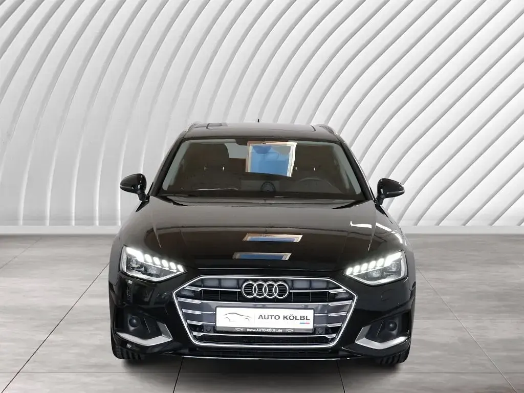 Gebraucht Audi A4 Advanced 163 PS (119 kW) 2023 Brillantschwarz Kombi