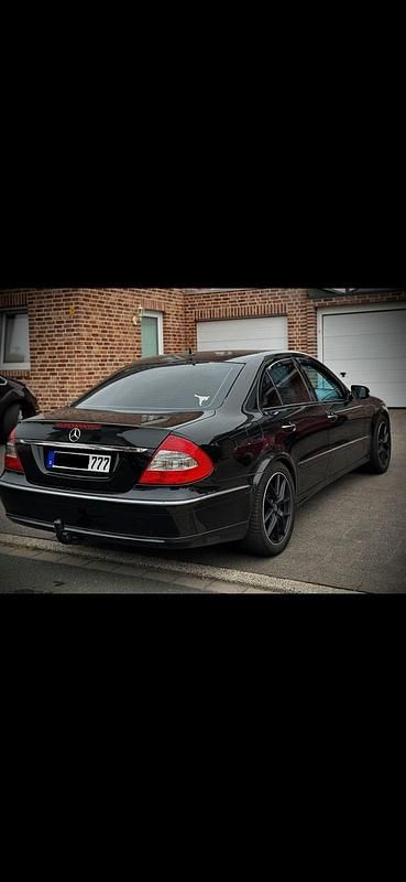 Schwarz Gebraucht 2008 Mercedes E280 Avantgarde Limousine | 6.790 € (Fairer Preis) - Bild 1/3