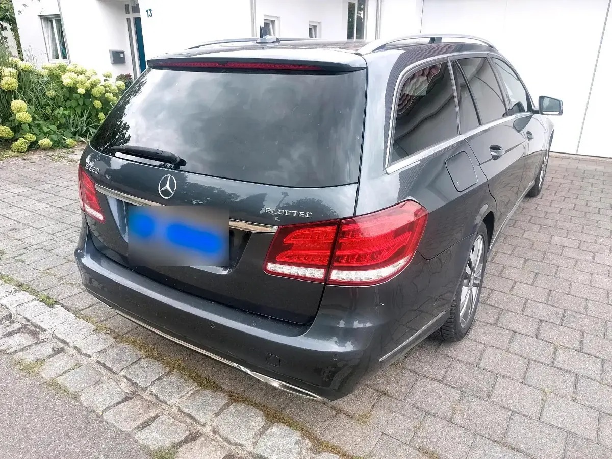 Gebraucht Mercedes E220 170 PS (125 kW) 2016 Grau Kombi