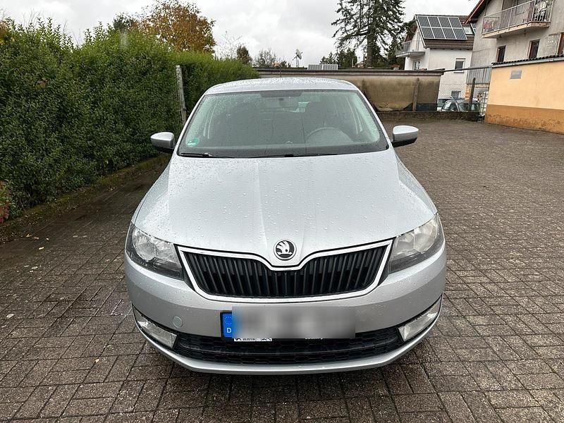 Gebraucht Skoda Rapid 105 PS (77 kW) 2014 Silber Kleinwagen