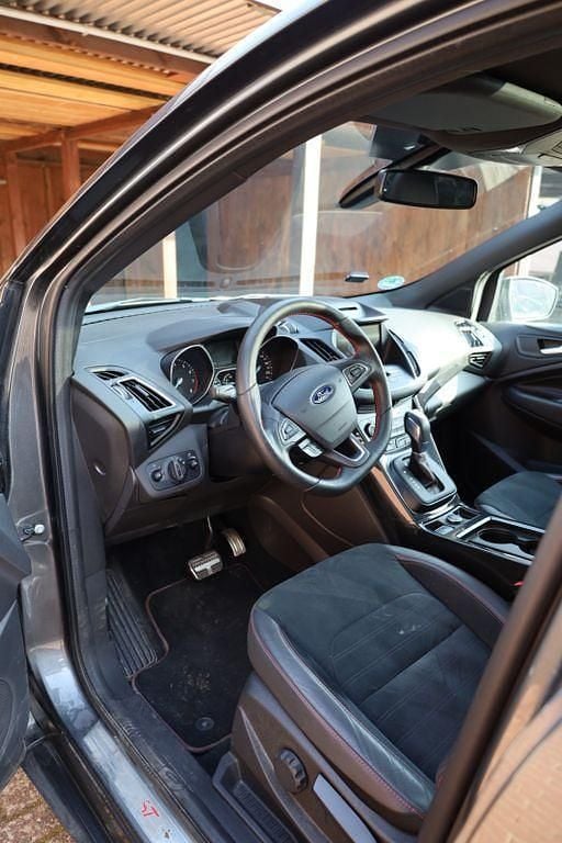 Gebraucht Ford Kuga ST-Line 150 PS (110 kW) 2019 Schwarz SUV