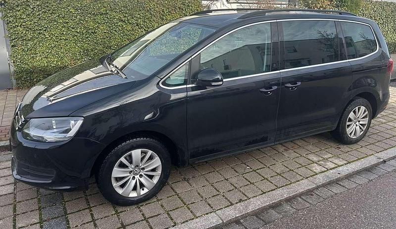 Schwarz Gebraucht 2020 VW Sharan Comfortline Van / Kleinbus | 24.800 € (Fairer Preis) - Bild 1/4