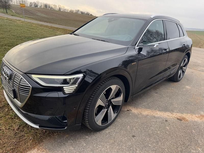 Schwarz Gebraucht 2020 Audi e-tron S-Line SUV | 25.900 € (Superpreis) - Bild 1/4