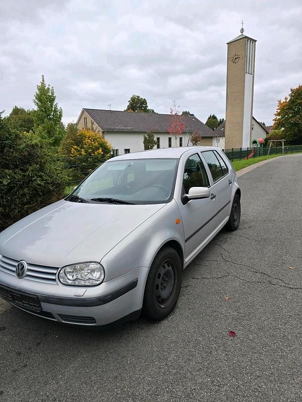Silber Gebraucht 1999 VW Golf IV Kleinwagen | 800 € (Superpreis) - Bild 1/4