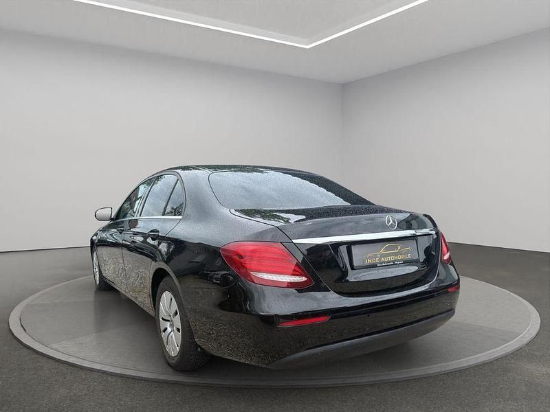Second-hand Mercedes E200 150 CP (110 kW) 2019 Negru Berlinǎ