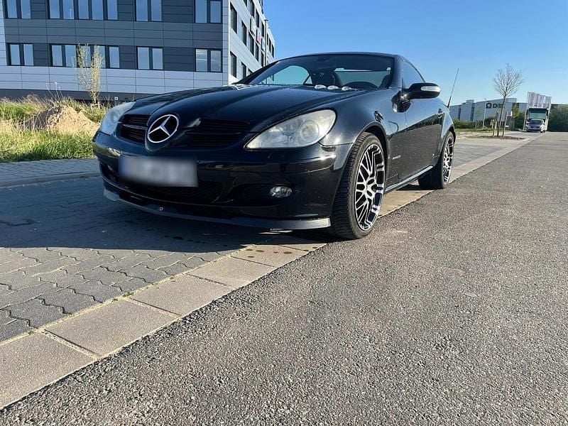 Schwarz Gebraucht 2005 Mercedes SLK200 Cabrio | 8.000 € (Etwas zu teuer) - Bild 1/4