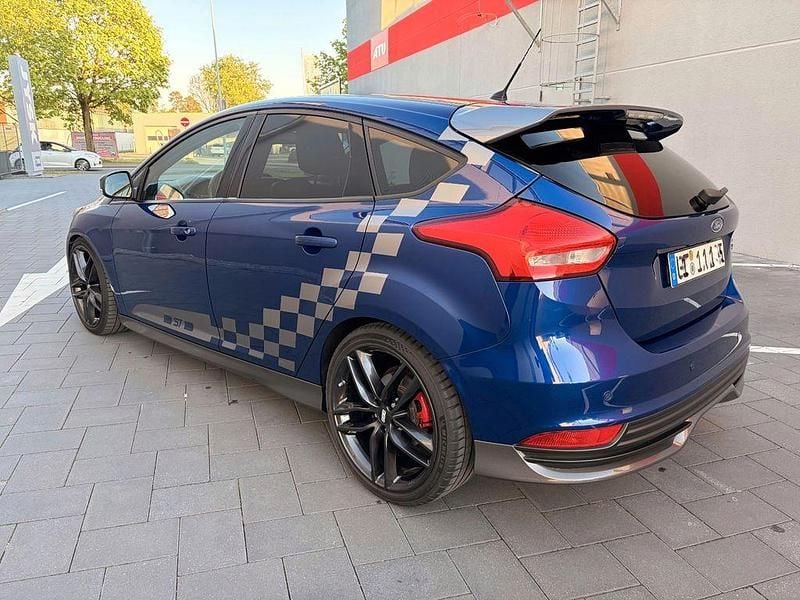 Usata Ford Focus ST 250 CV (183 kW) 2016 Blu Berlina
