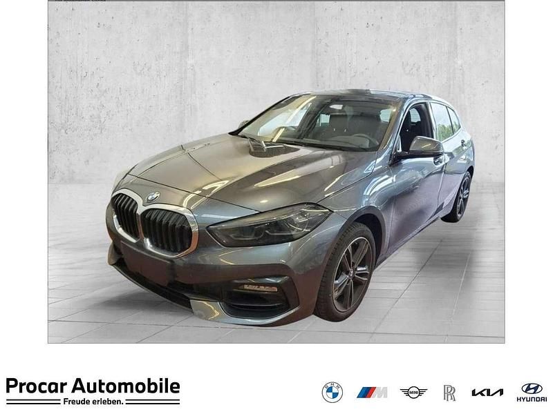 Grau Gebraucht 2021 BMW 120 Sport Line Kleinwagen | 28.995 € (Teuer) - Bild 1/1