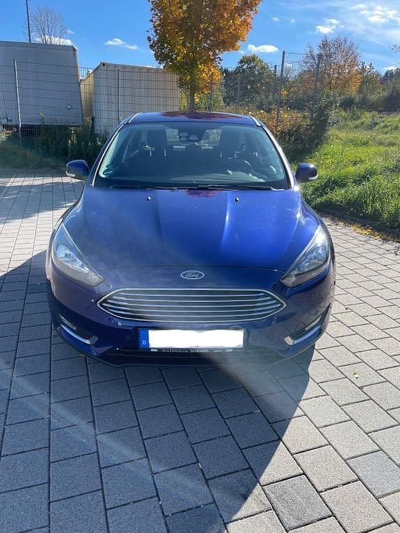 Blau Gebraucht 2017 Ford Focus Titanium Limousine | 9.999 € (Fairer Preis) - Bild 1/4