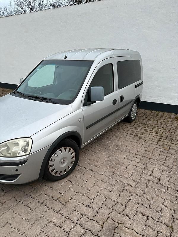 Gebraucht Opel Combo 101 PS (74 kW) 2009 Silber Van / Kleinbus