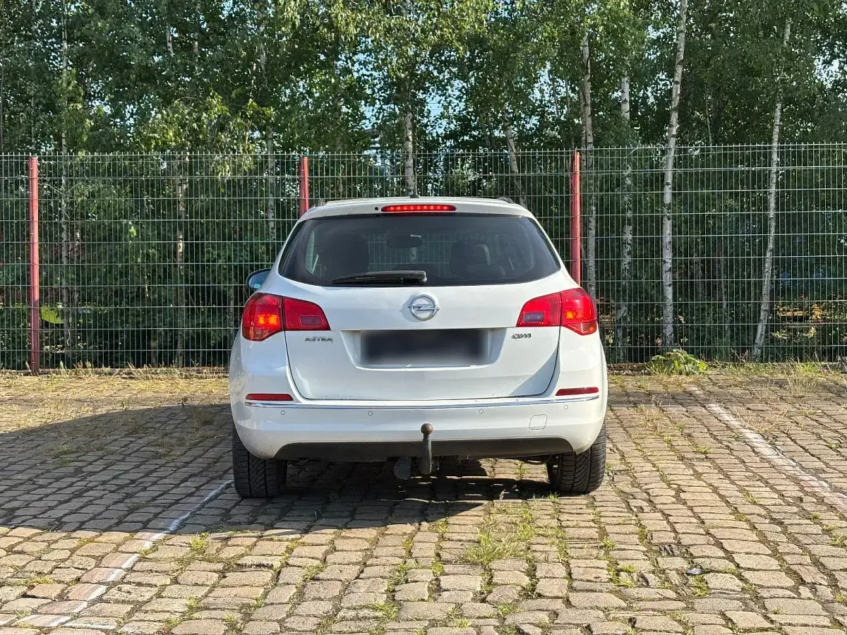 Gebraucht Opel Astra Active 110 PS (80 kW) 2013 Weiß Kombi