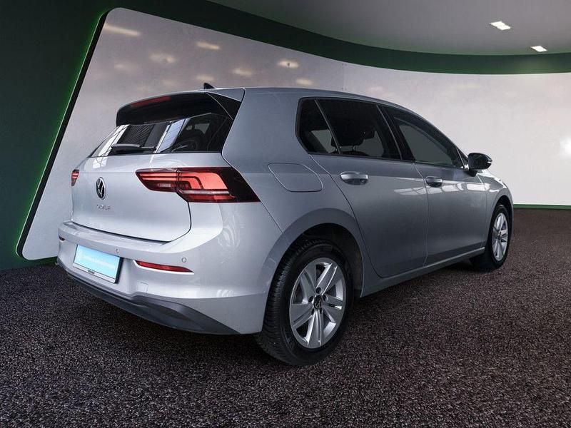 Gebraucht VW Golf VIII Life 116 PS (85 kW) 2025 Oyster silver Limousine