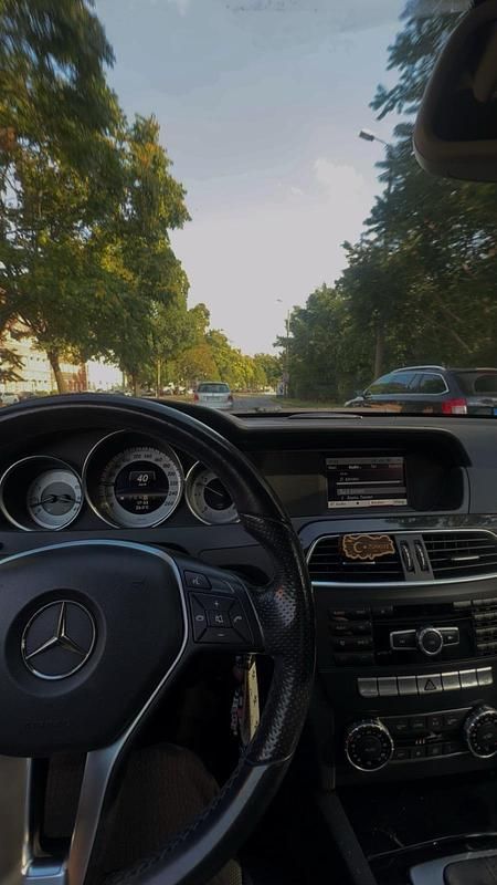 Schwarz Gebraucht 2013 Mercedes C220 Coupé | 9.999 € (Fairer Preis) - Bild 1/4