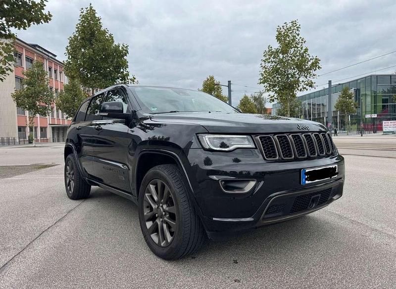 Schwarz Gebraucht 2016 Jeep Grand Cherokee Limited SUV | 23.000 € (Etwas zu teuer) - Bild 1/4
