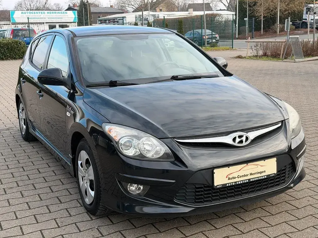 Gebraucht Hyundai i30 105 PS (77 kW) 2010 Schwarz Limousine