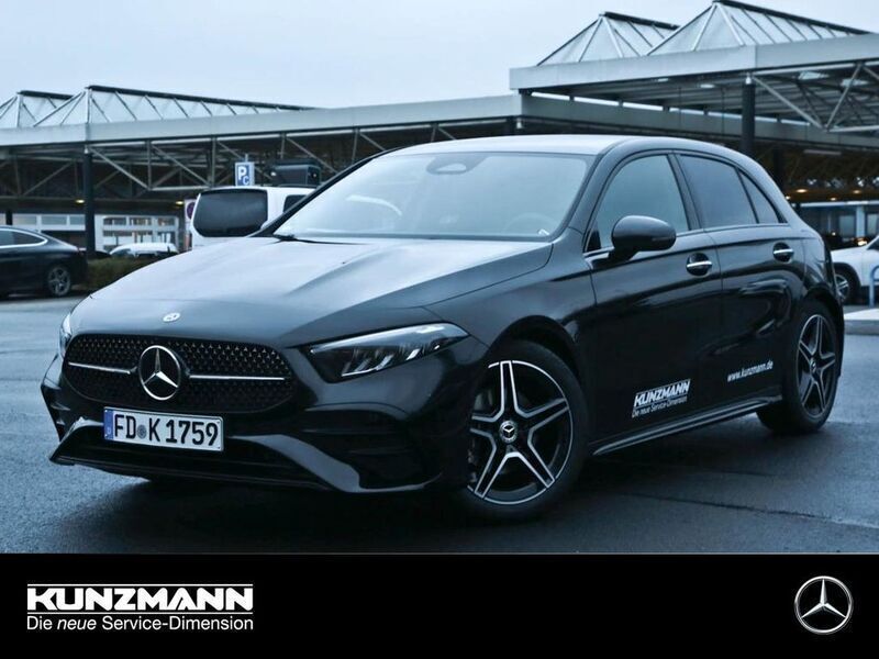 Kosmosschwarz metallic Gebraucht 2025 Mercedes A180 AMG Limousine | 31.490 € (Guter Preis) - Bild 1/4