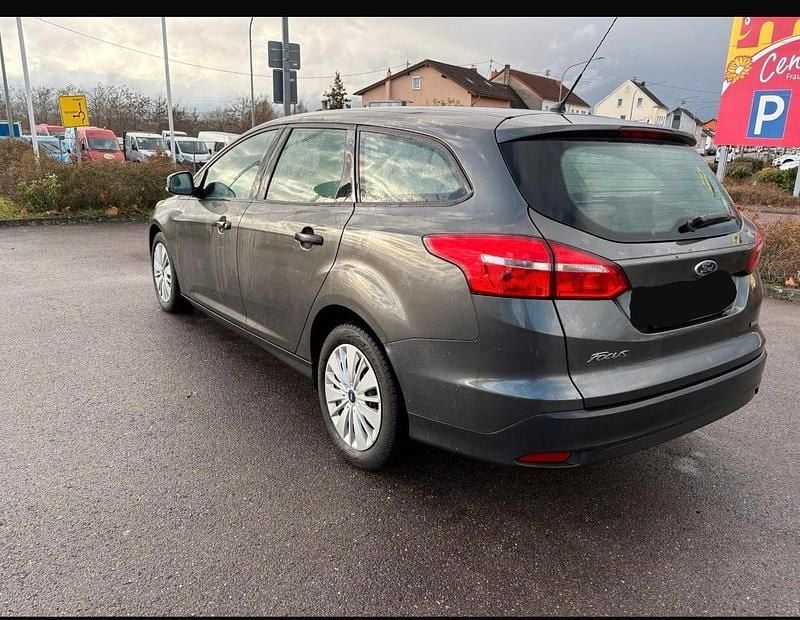 Grau Gebraucht 2016 Ford Focus Kombi | 5.699 € (Superpreis) - Bild 1/4