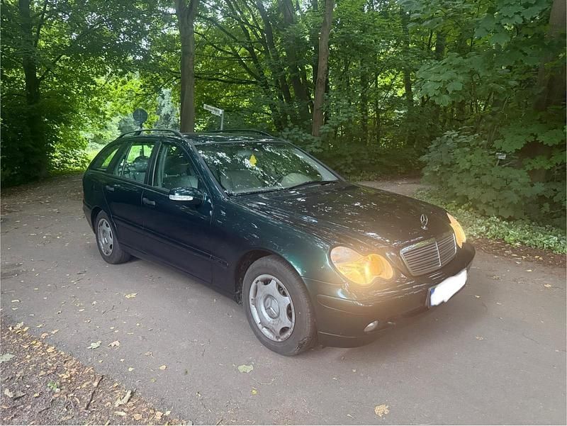 Grün Gebraucht 2002 Mercedes C200 Kombi | 800 € (Superpreis) - Bild 1/4