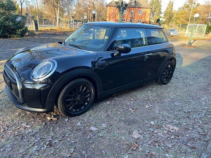 Schwarz Gebraucht 2021 Mini ONE Classic Kleinwagen | 16.990 € (Fairer Preis) - Bild 1/4