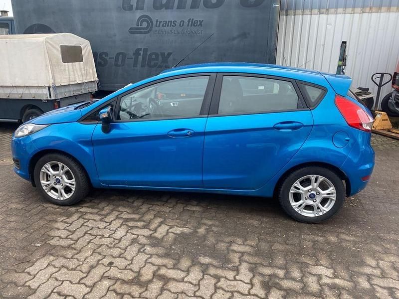Blau Gebraucht 2013 Ford Fiesta SYNC Edition Kleinwagen | 3.579 € (Fairer Preis) - Bild 1/4