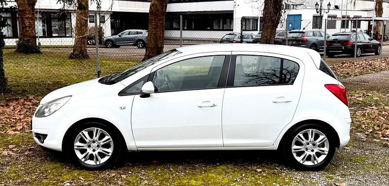 Gebraucht Opel Corsa 90 PS (66 kW) 2010 Weiß Kleinwagen