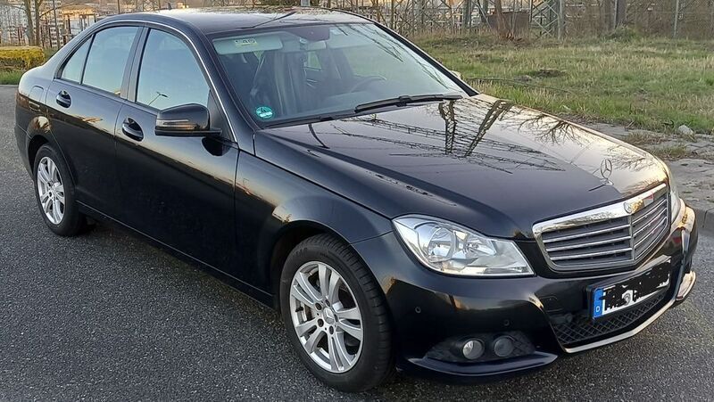 Schwarz Gebraucht 2013 Mercedes C180 Elegance Limousine | 8.500 € (Guter Preis) - Bild 1/4